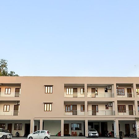 Guru Sadan A Luxe Stay Ayodhya Extérieur photo