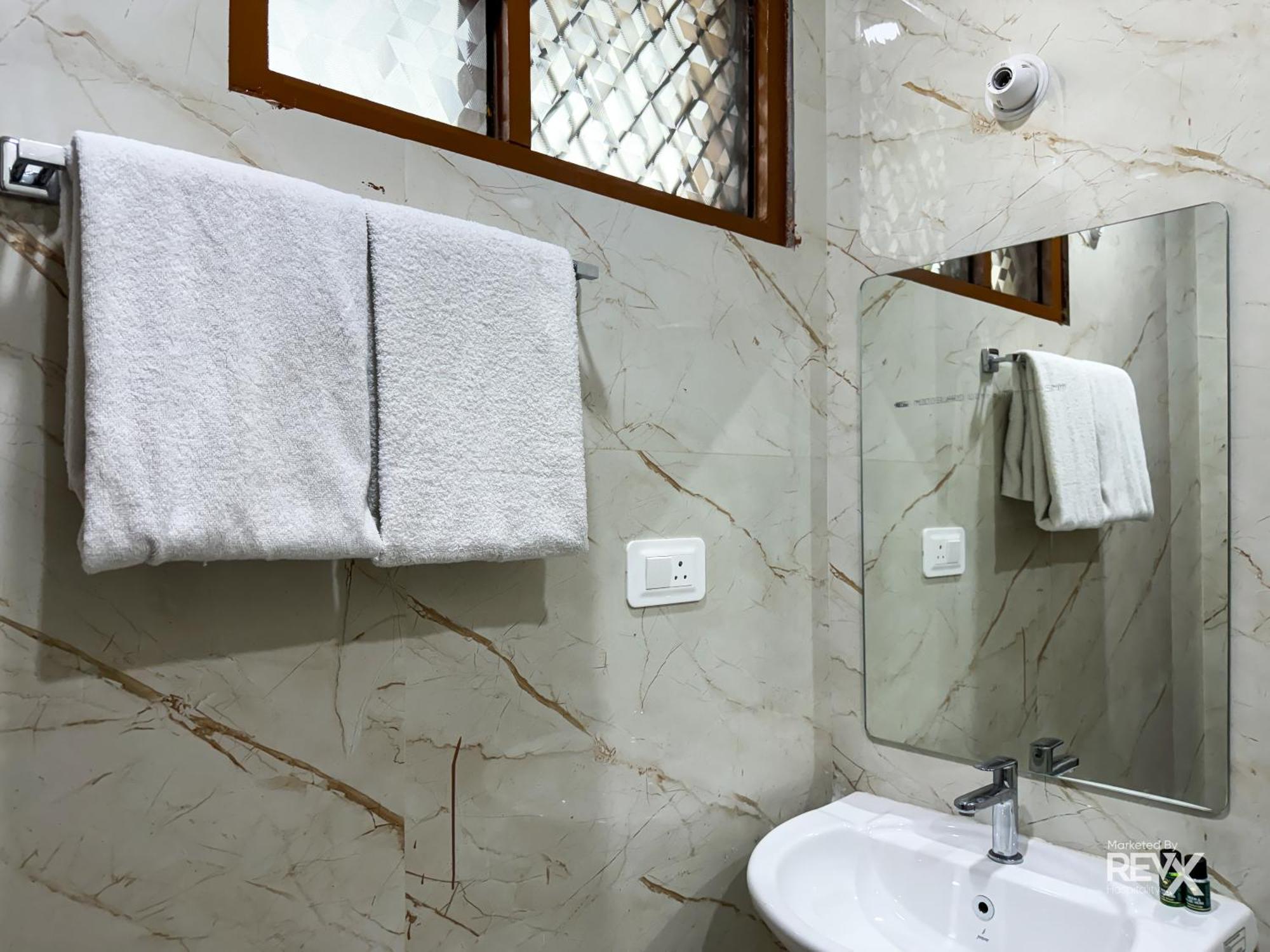 Guru Sadan A Luxe Stay Ayodhya Extérieur photo