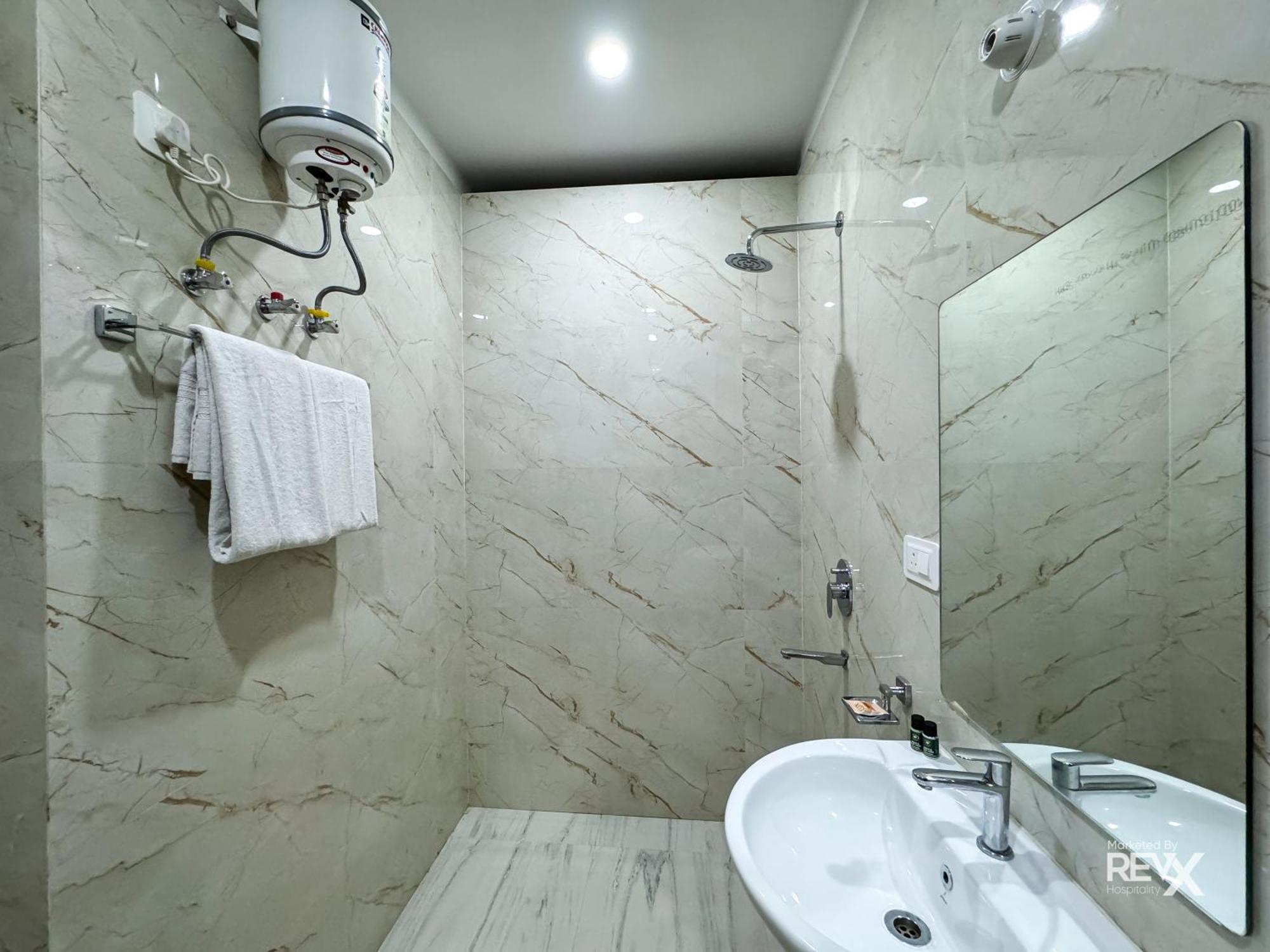 Guru Sadan A Luxe Stay Ayodhya Extérieur photo