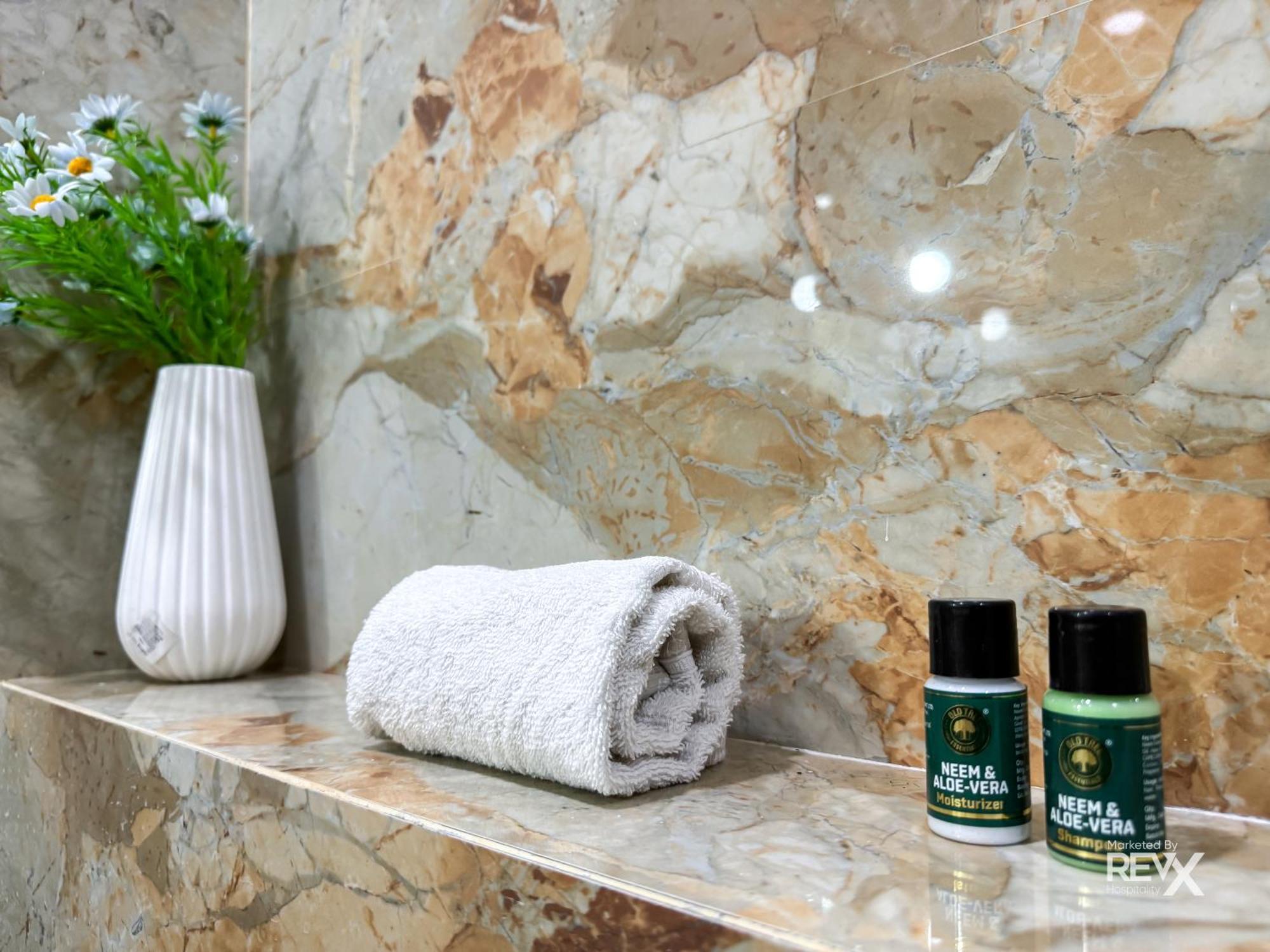 Guru Sadan A Luxe Stay Ayodhya Extérieur photo