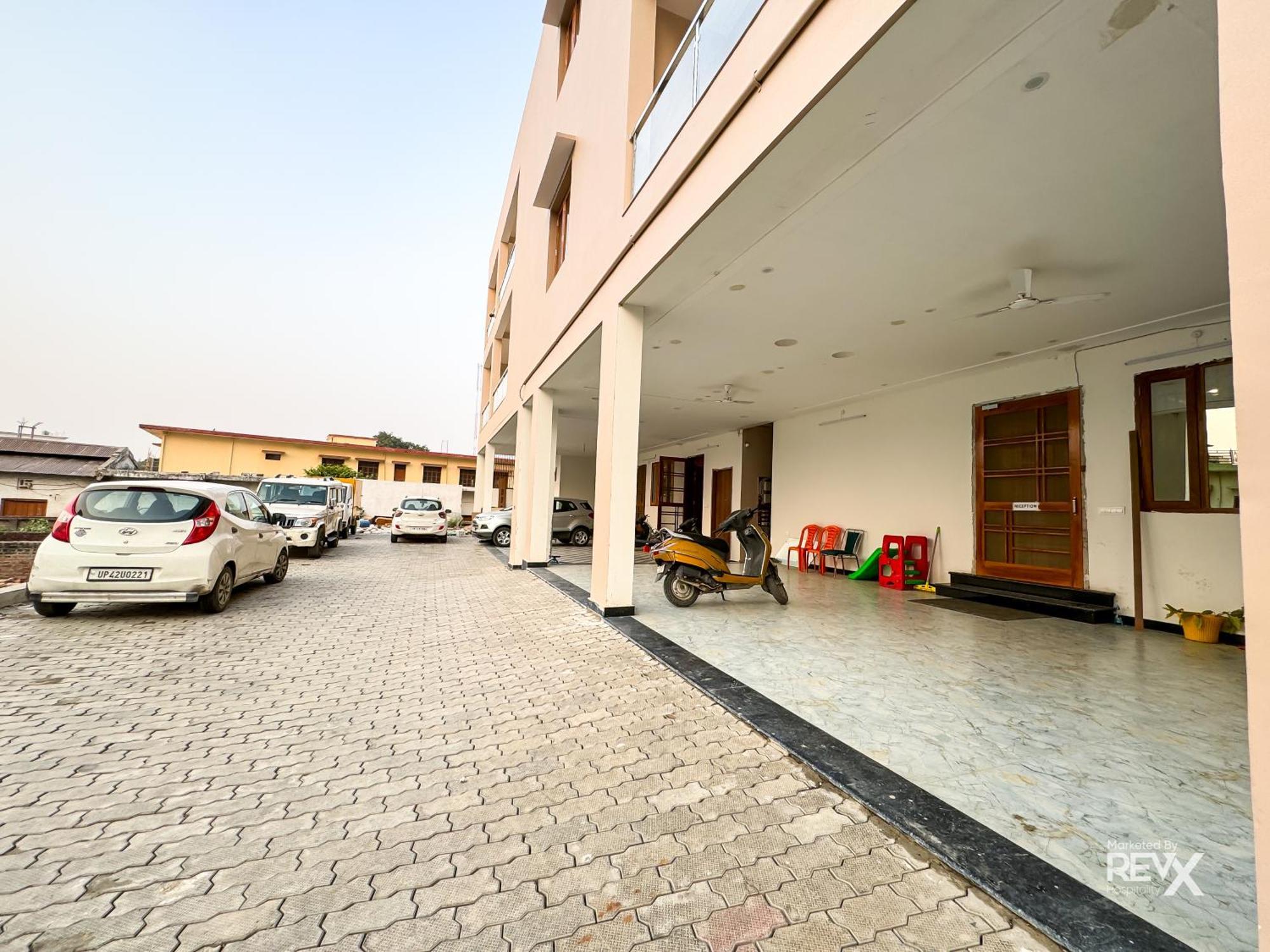 Guru Sadan A Luxe Stay Ayodhya Extérieur photo