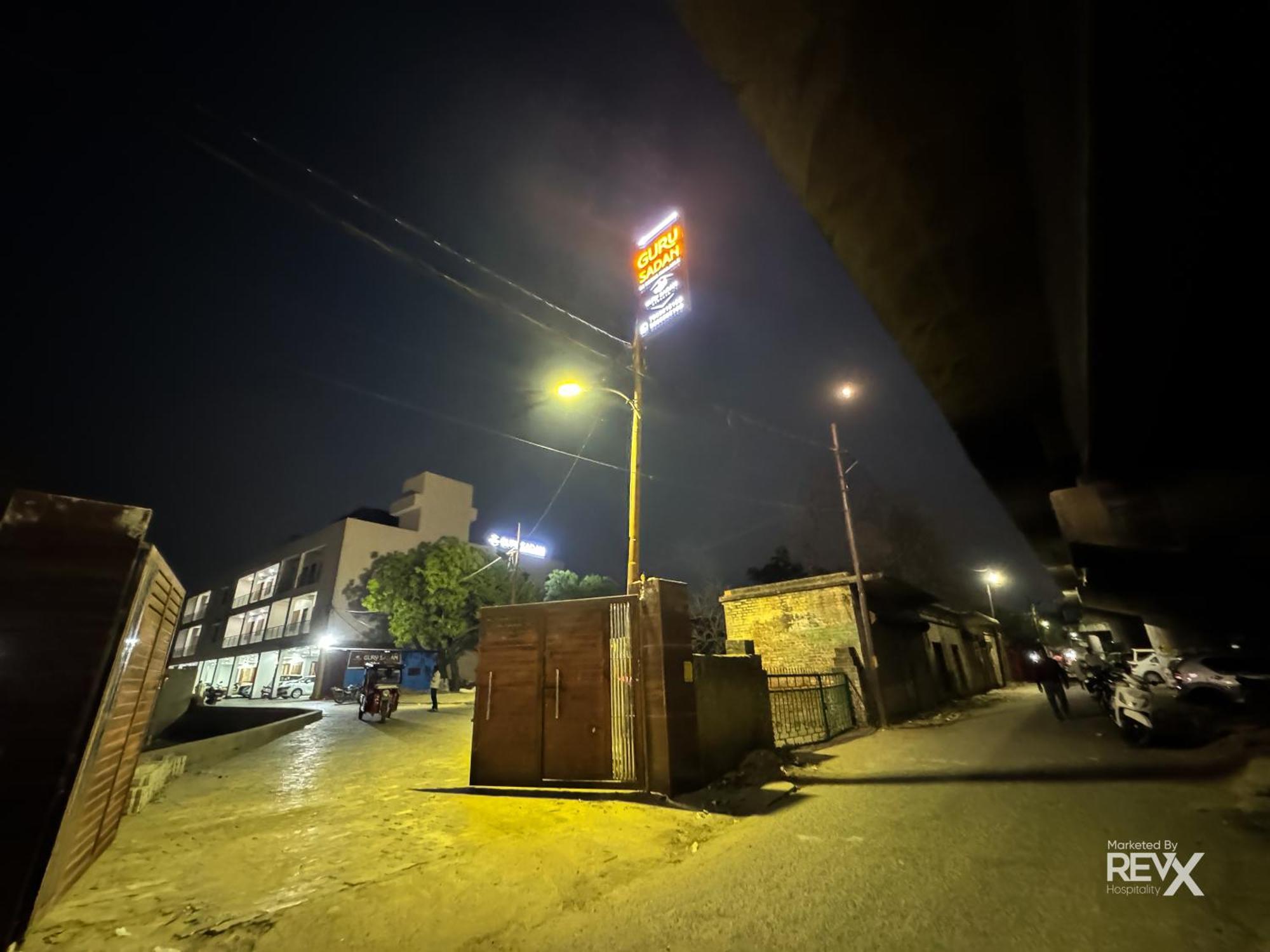 Guru Sadan A Luxe Stay Ayodhya Extérieur photo