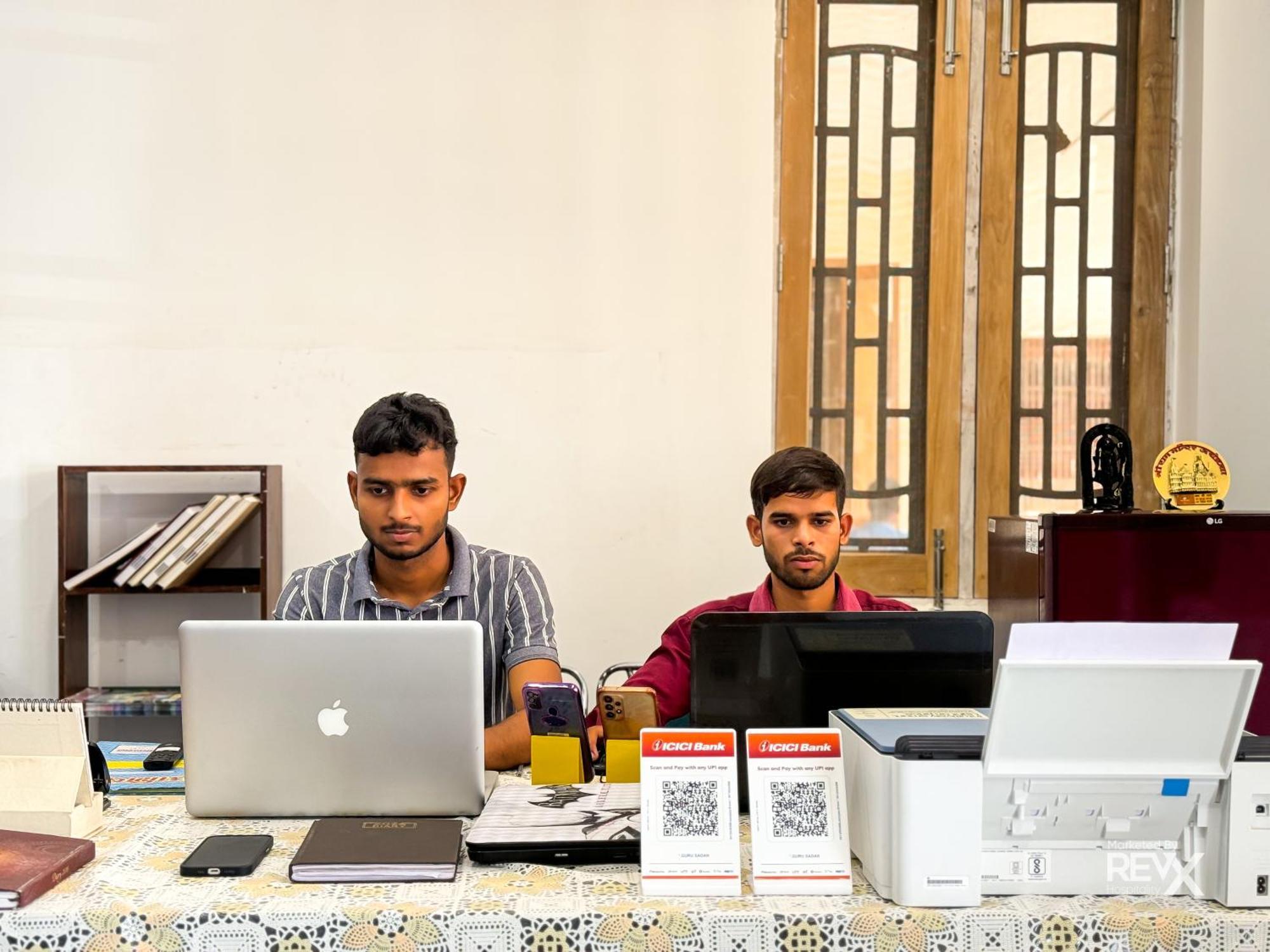 Guru Sadan A Luxe Stay Ayodhya Extérieur photo