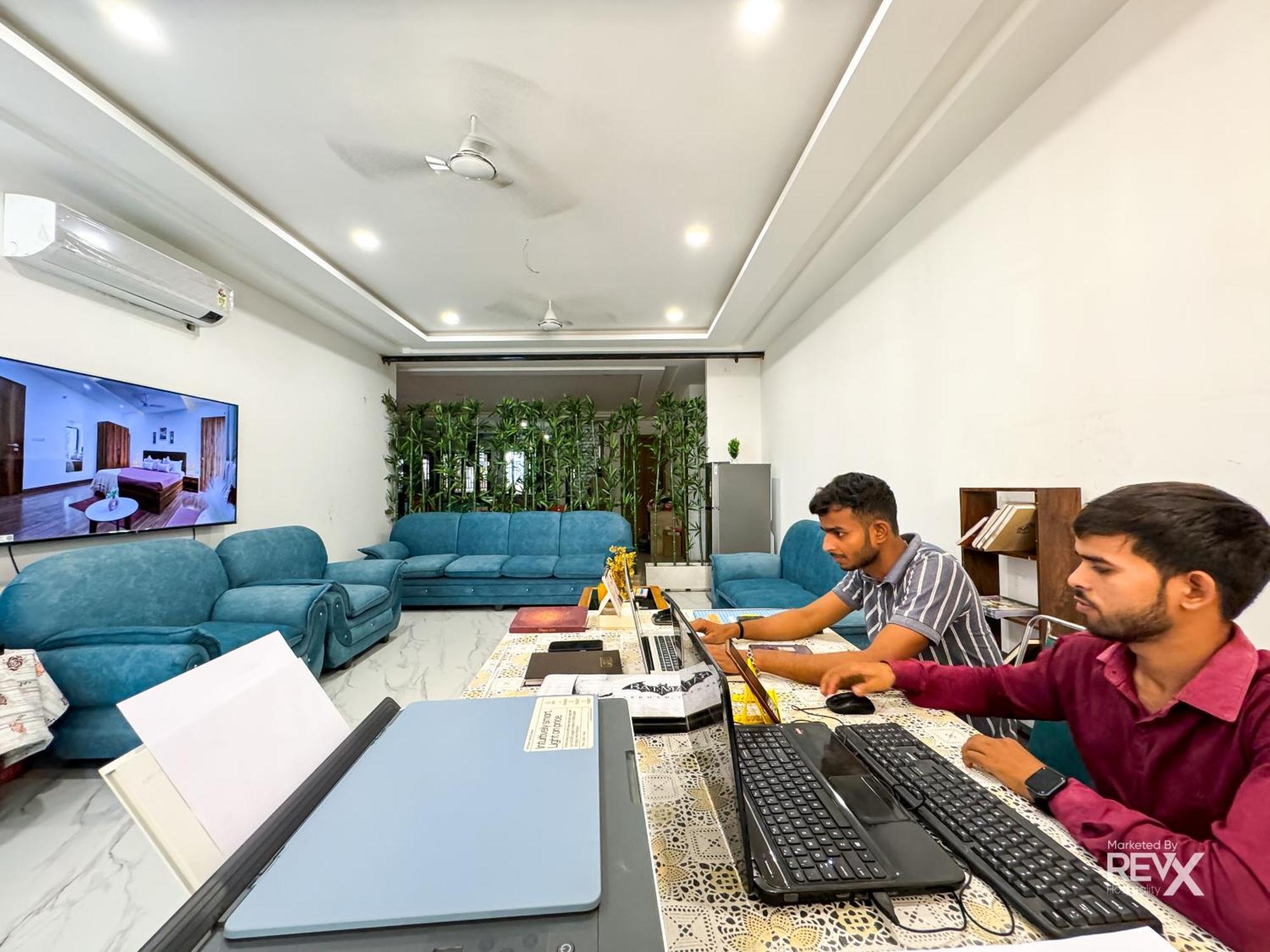 Guru Sadan A Luxe Stay Ayodhya Extérieur photo