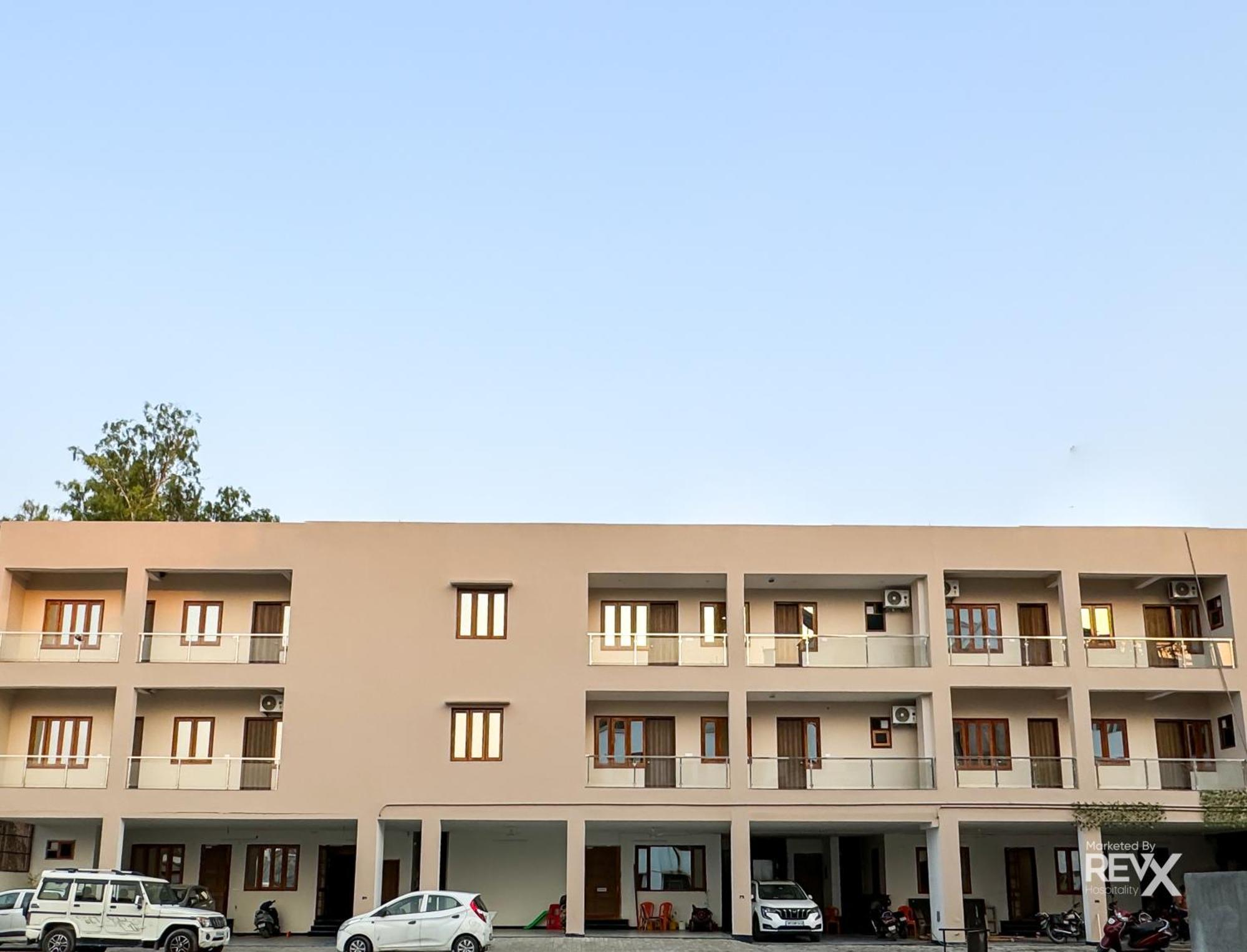 Guru Sadan A Luxe Stay Ayodhya Extérieur photo