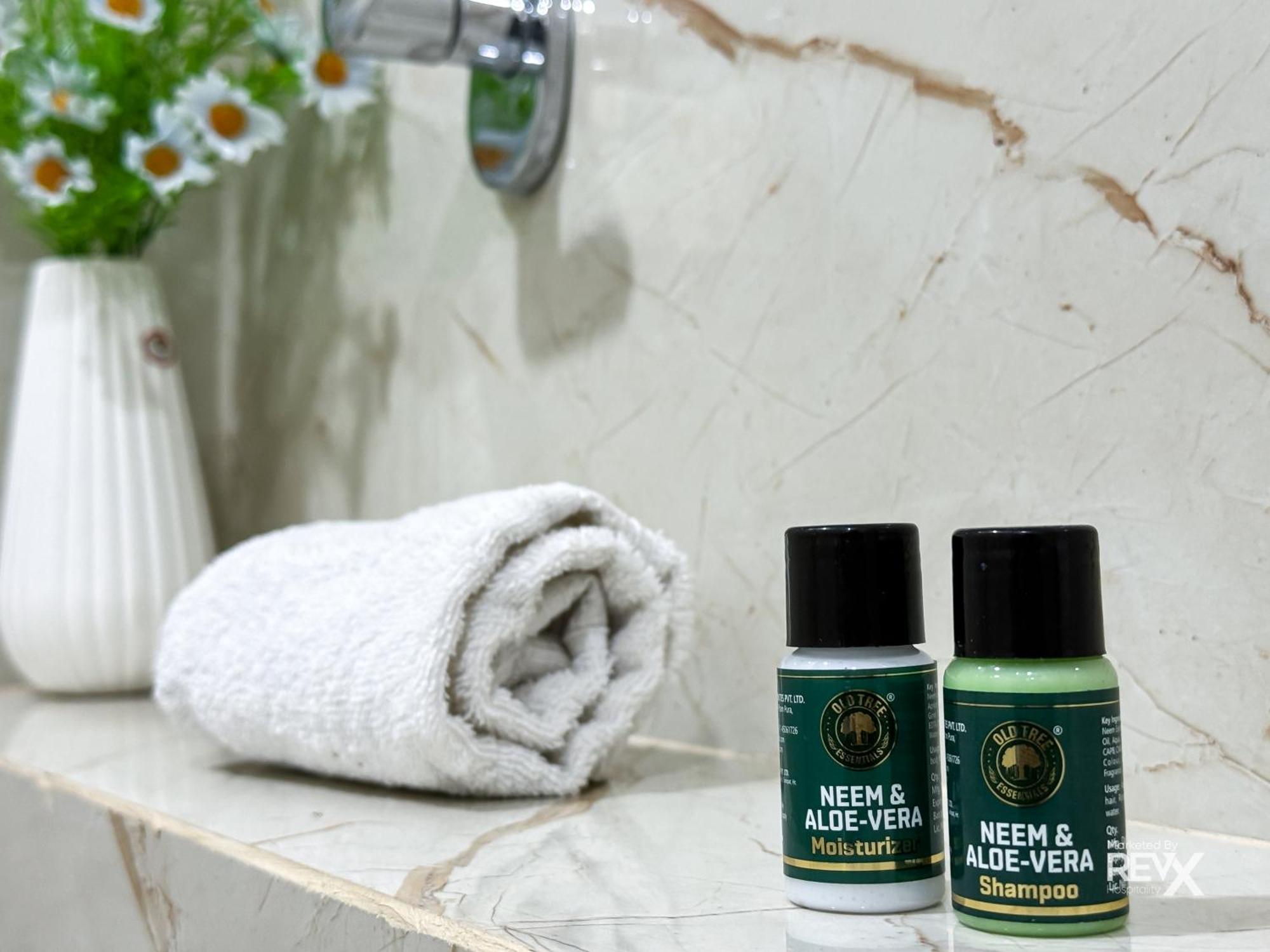 Guru Sadan A Luxe Stay Ayodhya Extérieur photo